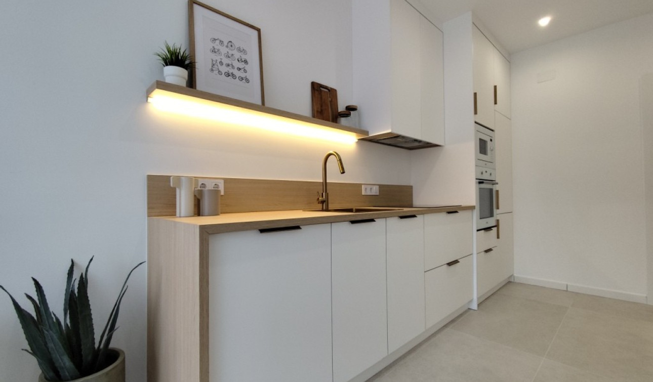 Resale - Apartment / Flat - Torrevieja - La Siesta