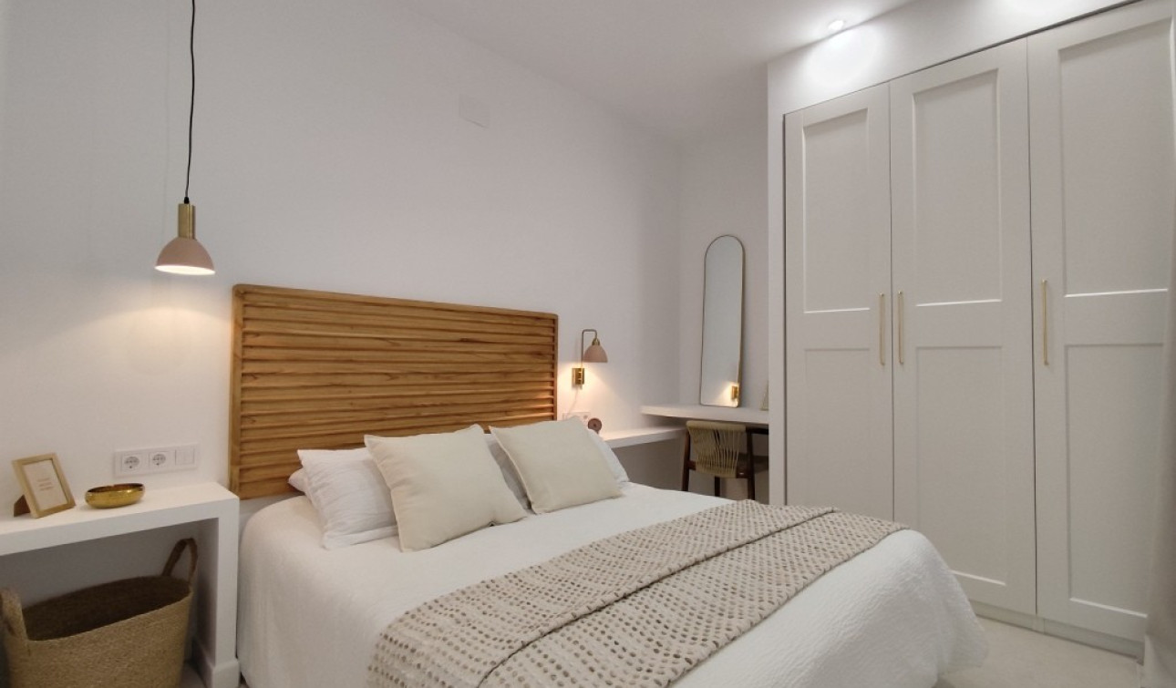 Resale - Apartment / Flat - Torrevieja - La Siesta