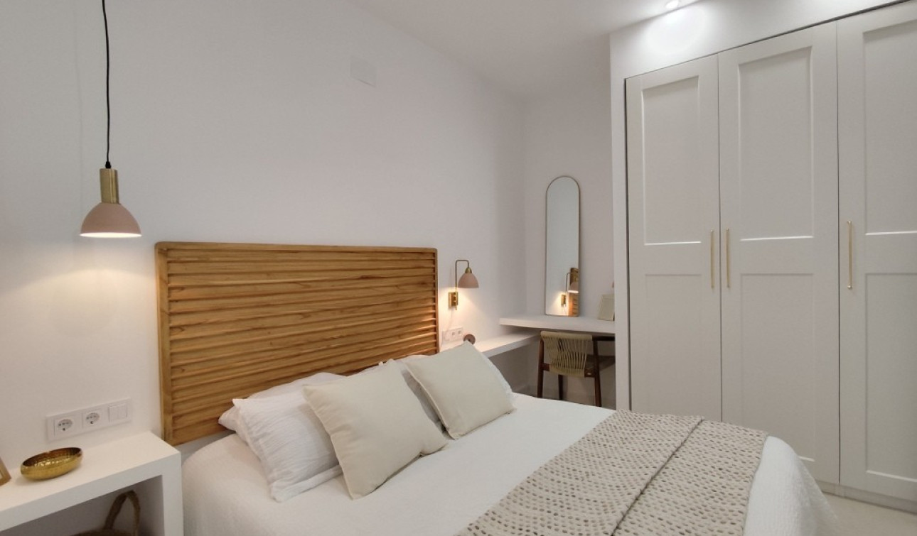 Resale - Apartment / Flat - Torrevieja - La Siesta