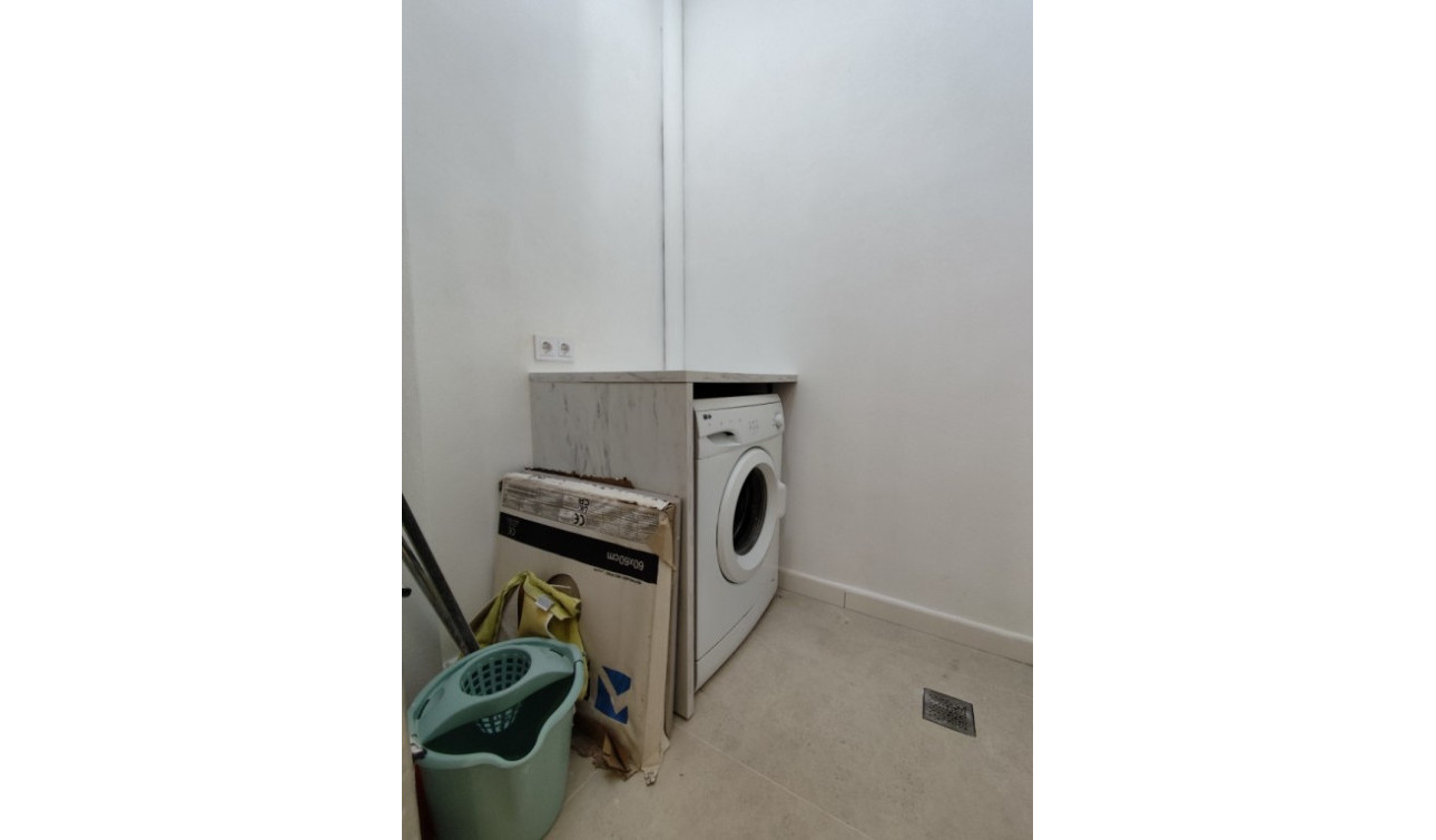 Resale - Apartment / Flat - Torrevieja - La Siesta