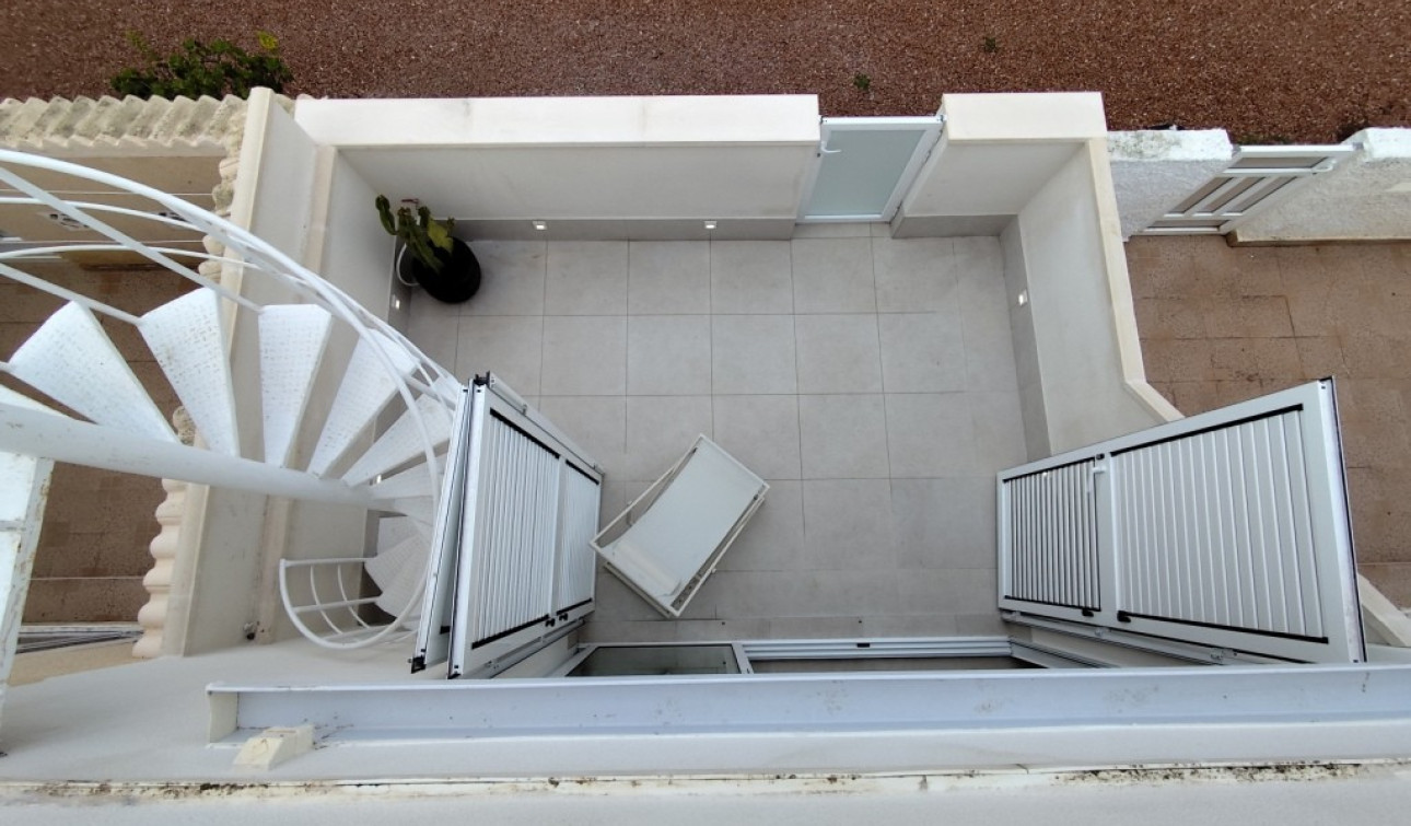 Resale - Apartment / Flat - Torrevieja - La Siesta