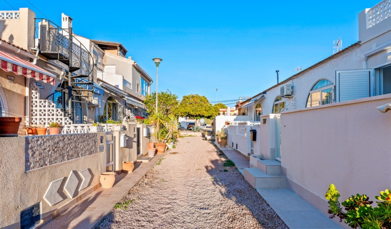 Resale - Apartment / Flat - Torrevieja - La Siesta