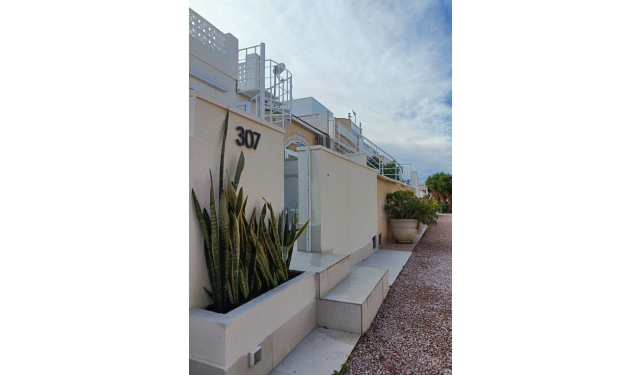 Resale - Apartment / Flat - Torrevieja - La Siesta