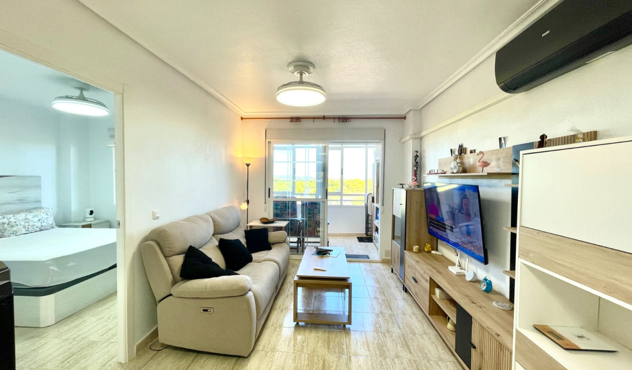 Resale - Apartment / Flat - Torrevieja - La Siesta