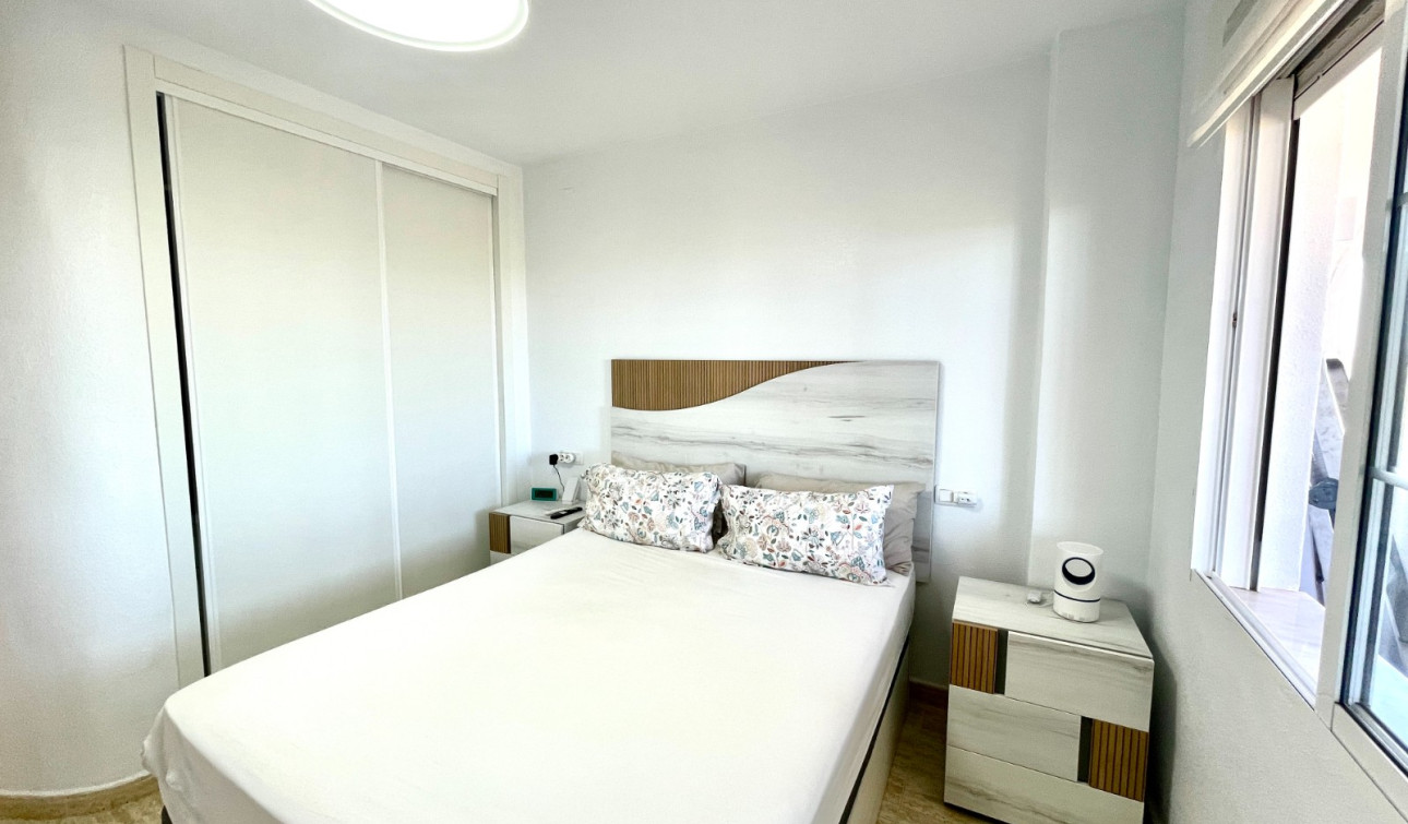 Resale - Apartment / Flat - Torrevieja - La Siesta