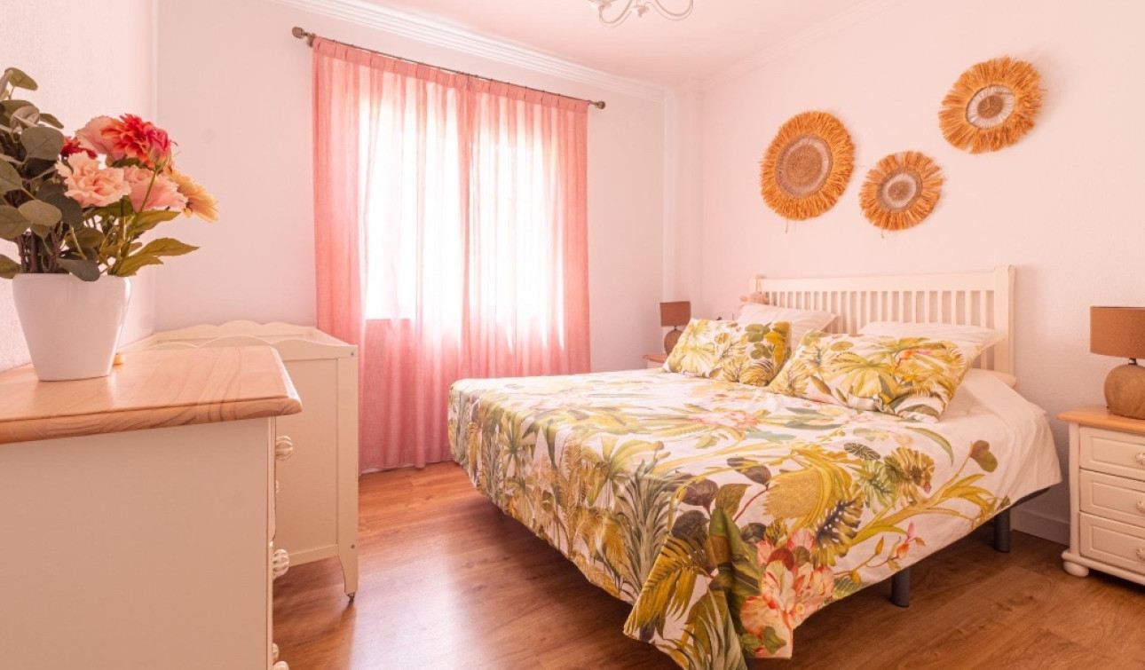 Resale - Apartment / Flat - Torrevieja - La Veleta