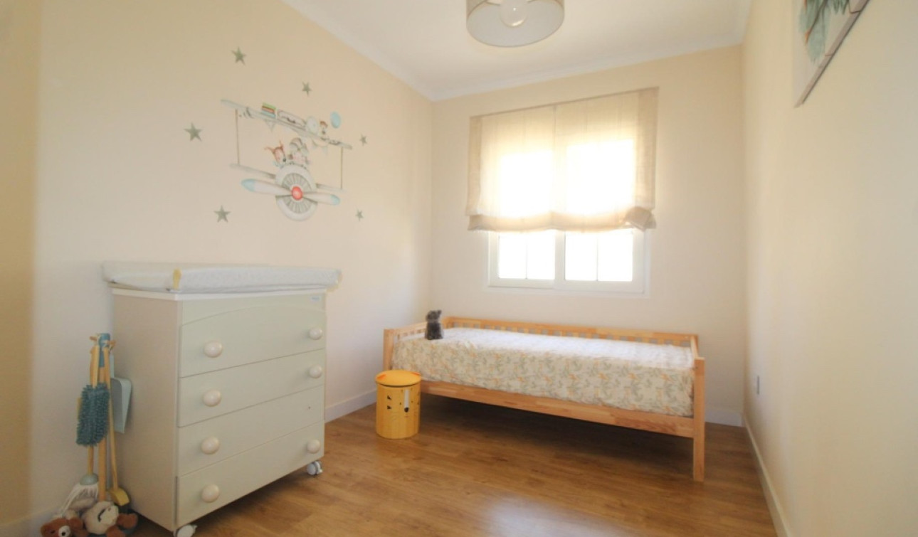 Resale - Apartment / Flat - Torrevieja - La Veleta