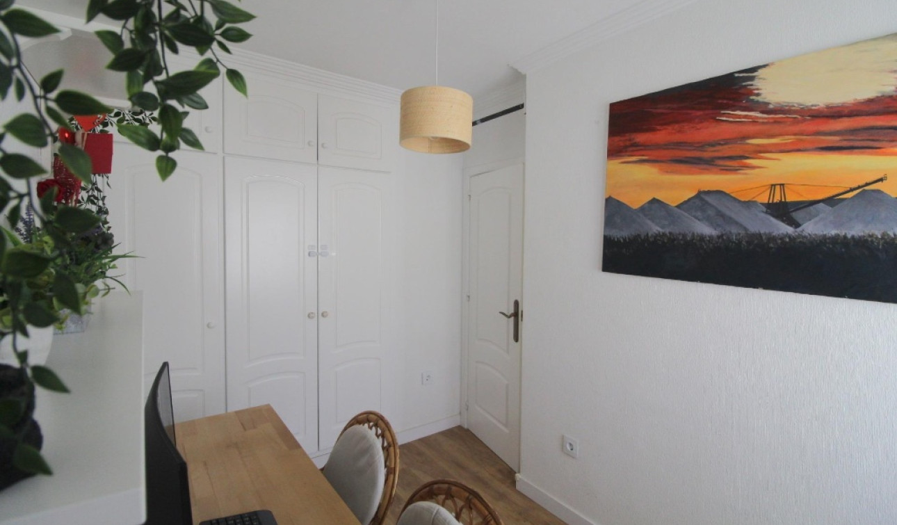 Resale - Apartment / Flat - Torrevieja - La Veleta