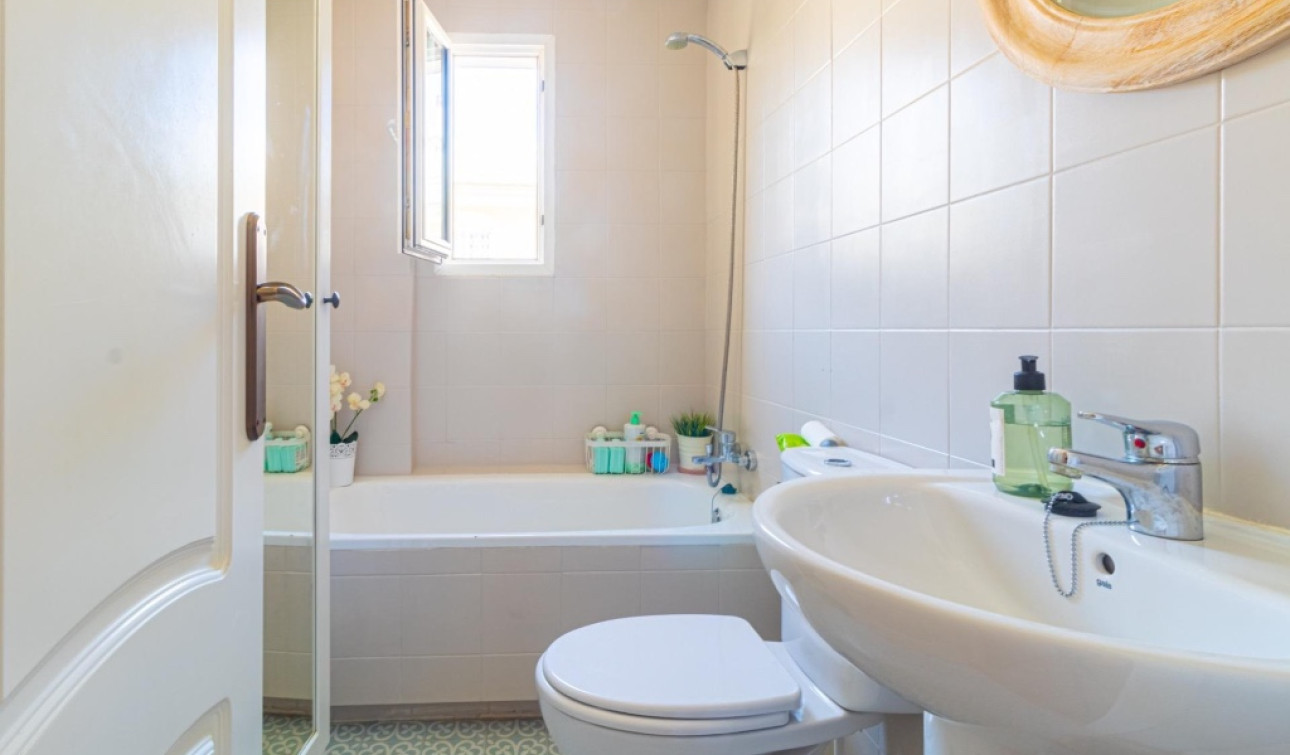 Resale - Apartment / Flat - Torrevieja - La Veleta