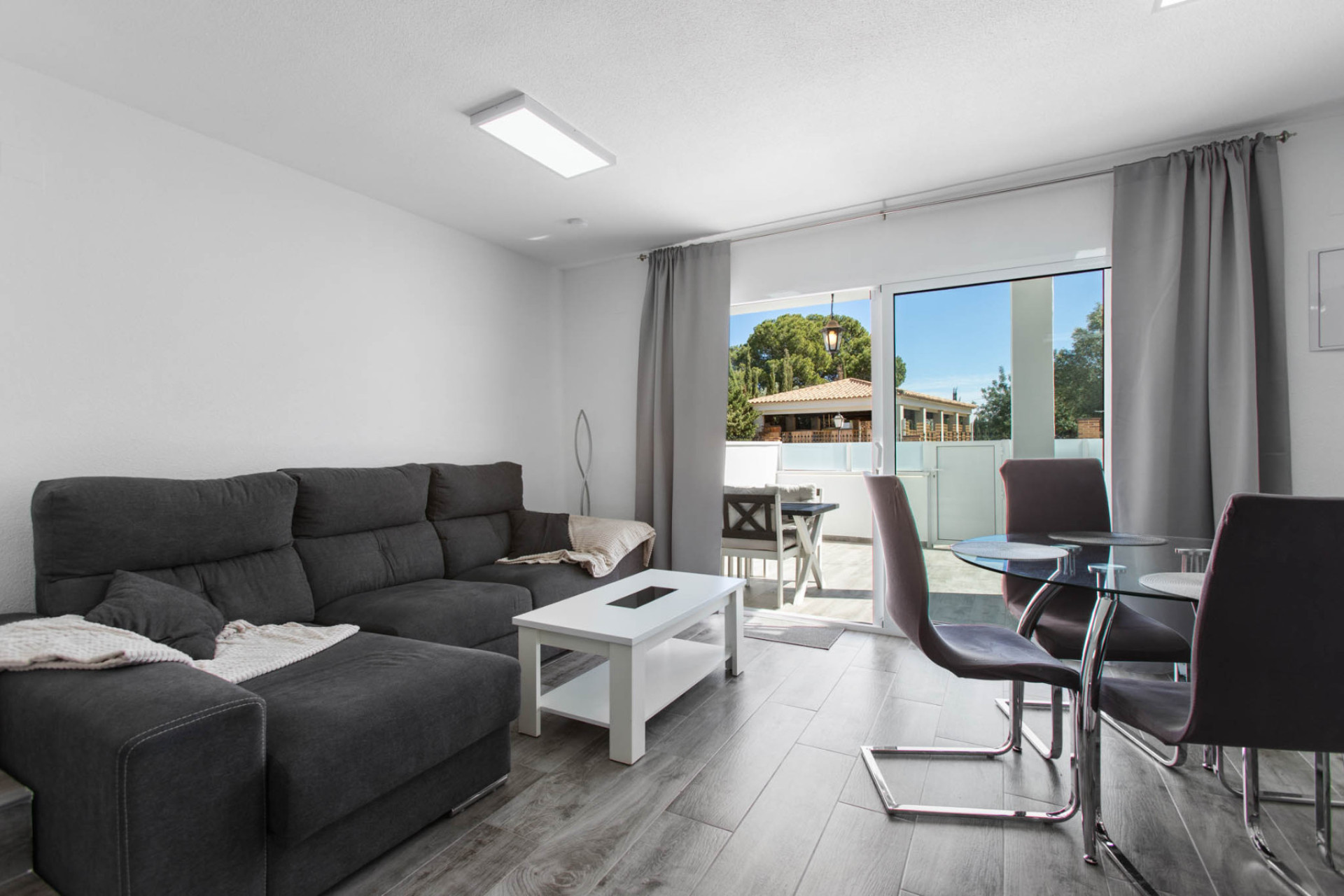 Resale - Apartment / Flat - Torrevieja - Lago Jardin