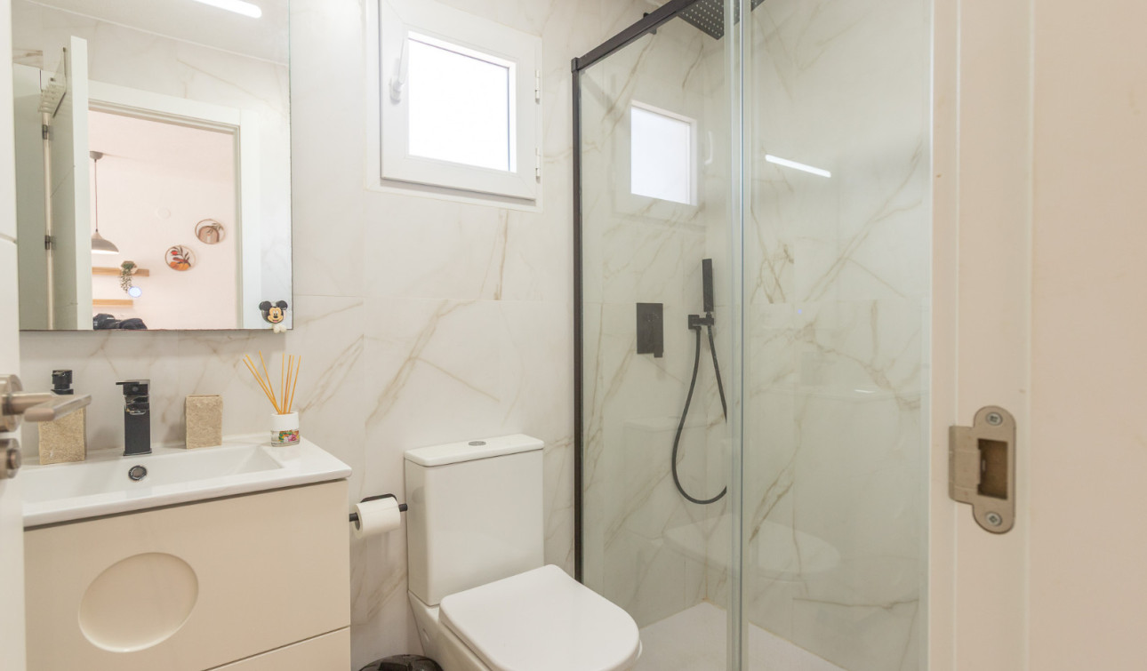 Resale - Apartment / Flat - Torrevieja - Lago Jardin