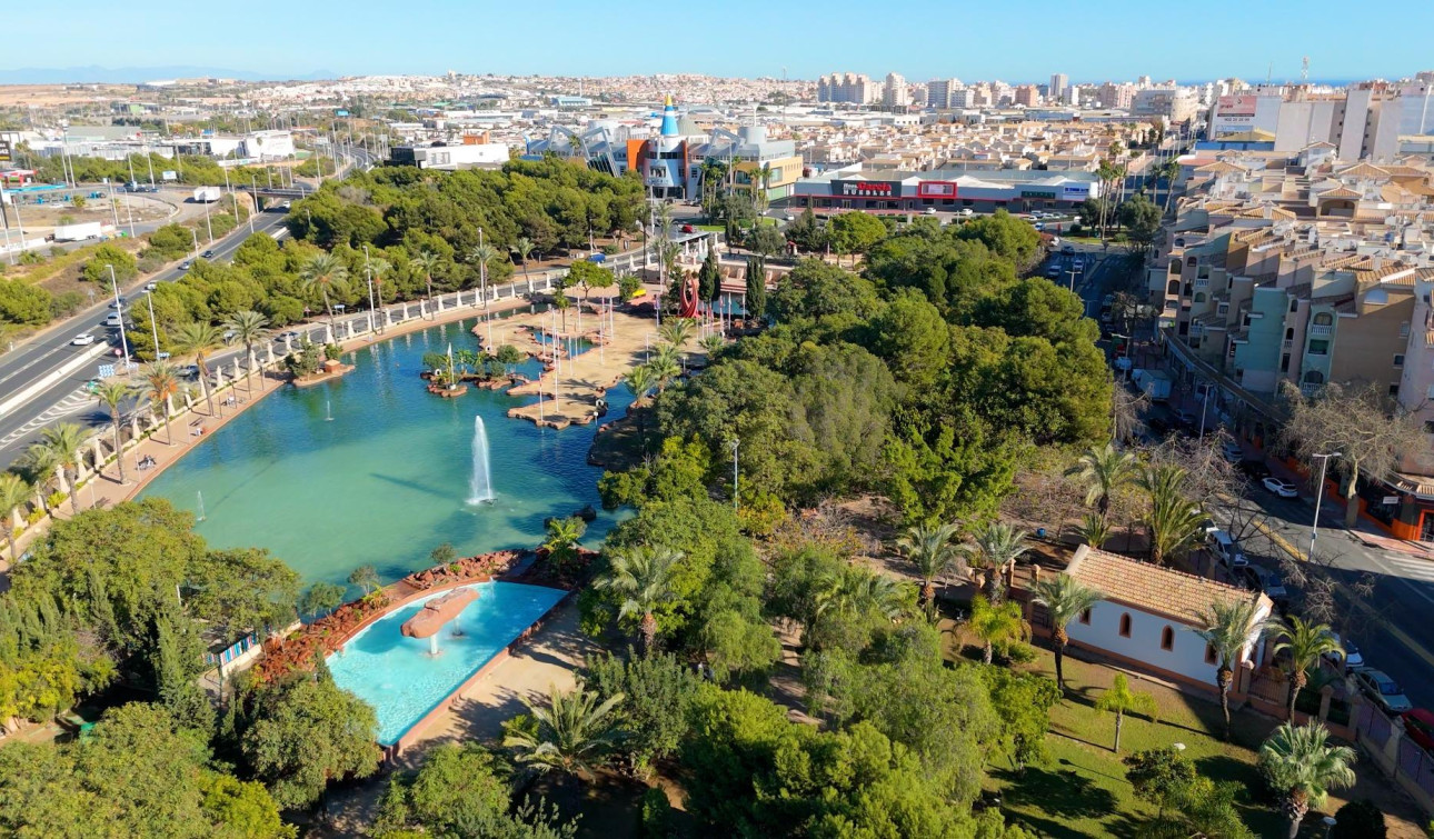 Resale - Apartment / Flat - Torrevieja - Parque de las Naciones