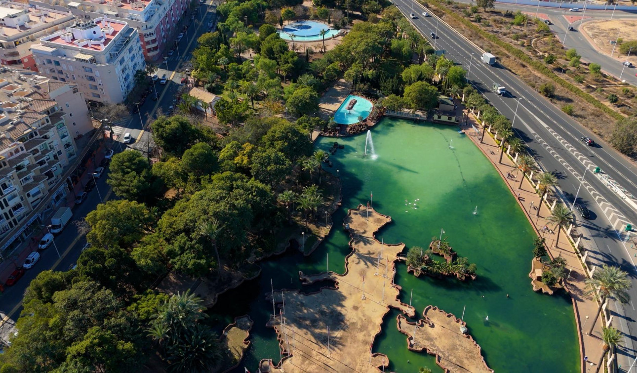 Resale - Apartment / Flat - Torrevieja - Parque de las Naciones