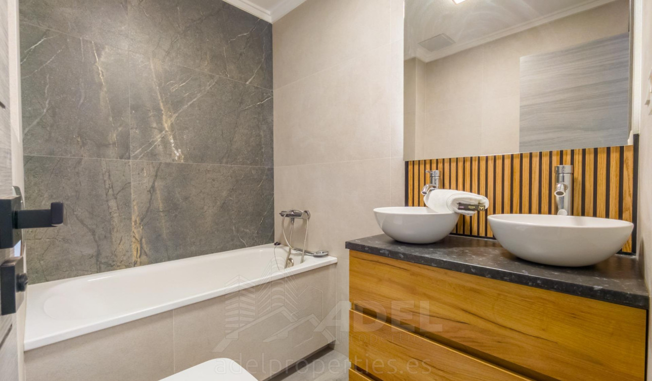 Resale - Apartment / Flat - Torrevieja - Parque de las Naciones