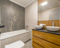 Resale - Apartment / Flat - Torrevieja - Parque de las Naciones