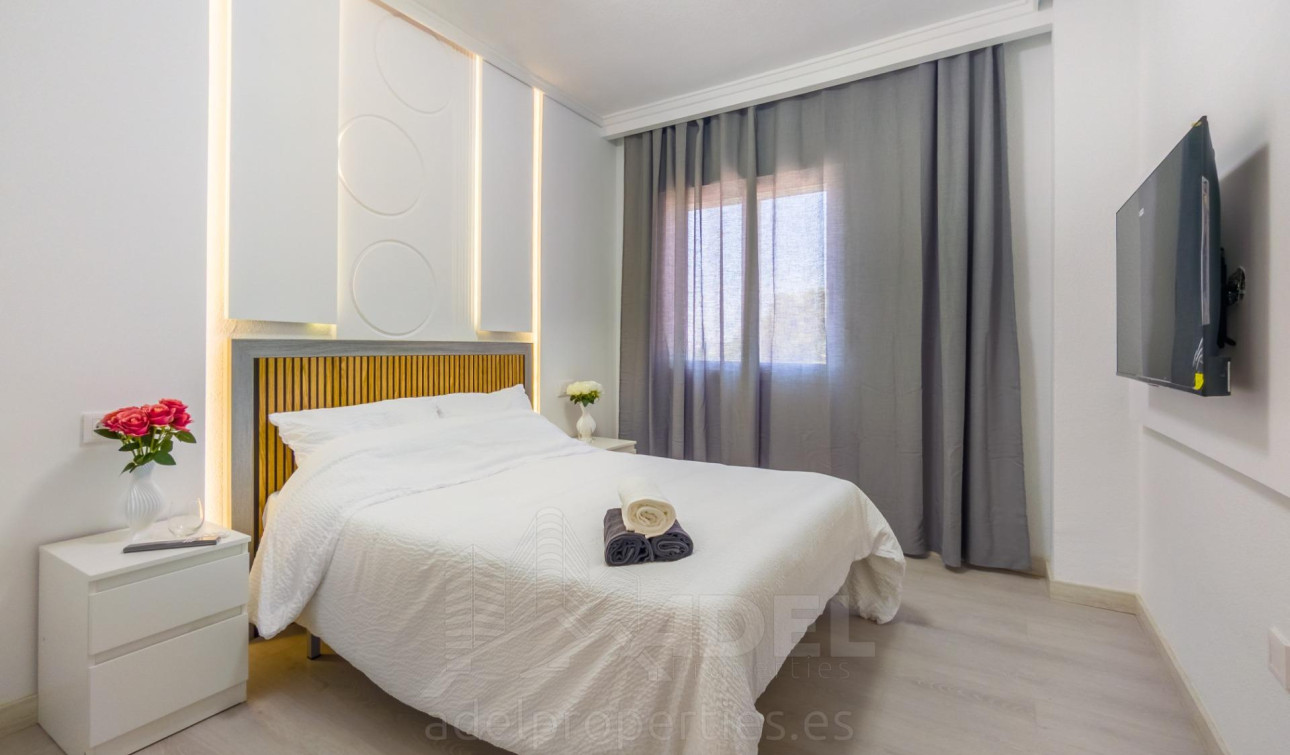 Resale - Apartment / Flat - Torrevieja - Parque de las Naciones