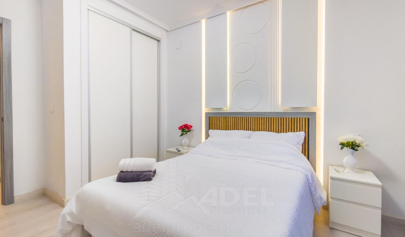 Resale - Apartment / Flat - Torrevieja - Parque de las Naciones