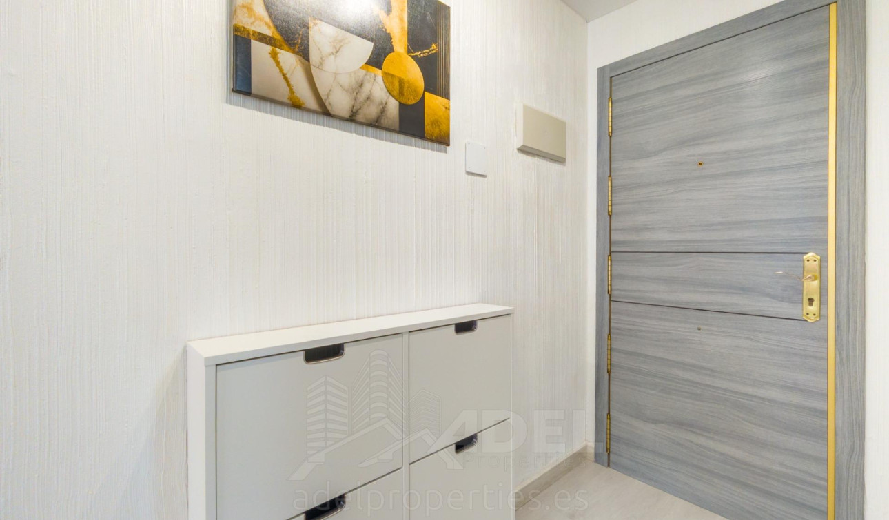 Resale - Apartment / Flat - Torrevieja - Parque de las Naciones