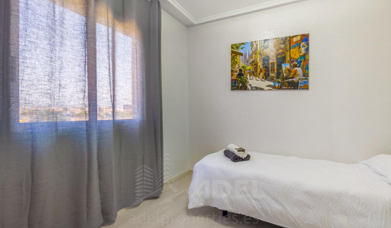 Resale - Apartment / Flat - Torrevieja - Parque de las Naciones