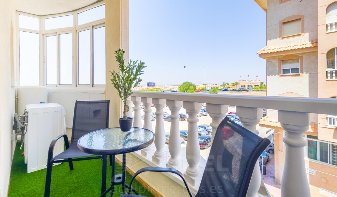 Resale - Apartment / Flat - Torrevieja - Parque de las Naciones