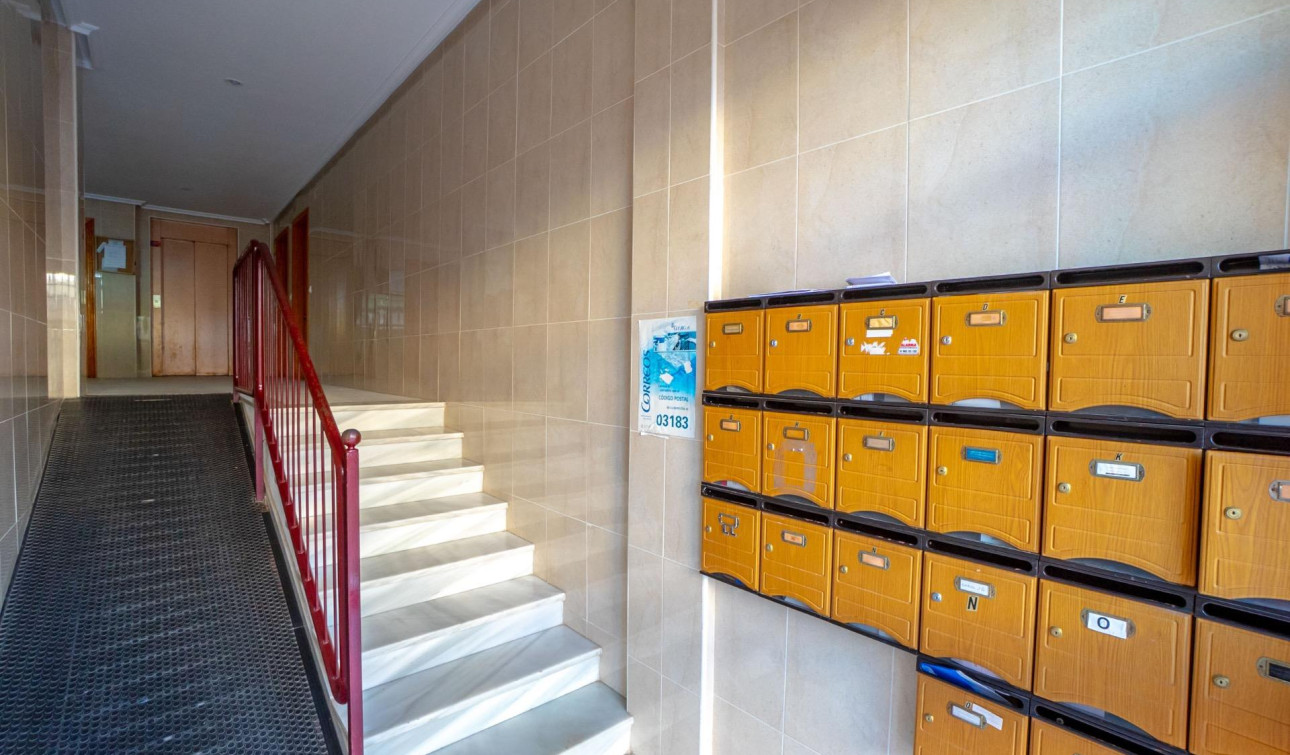 Resale - Apartment / Flat - Torrevieja - Playa de los locos