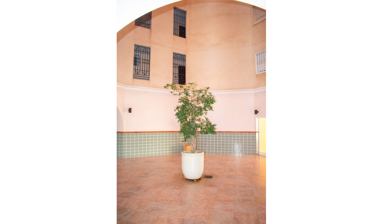 Resale - Apartment / Flat - Torrevieja - Playa de los Locos