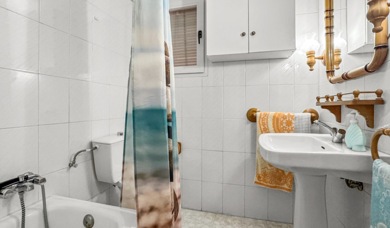 Resale - Apartment / Flat - Torrevieja - Playa de los Locos