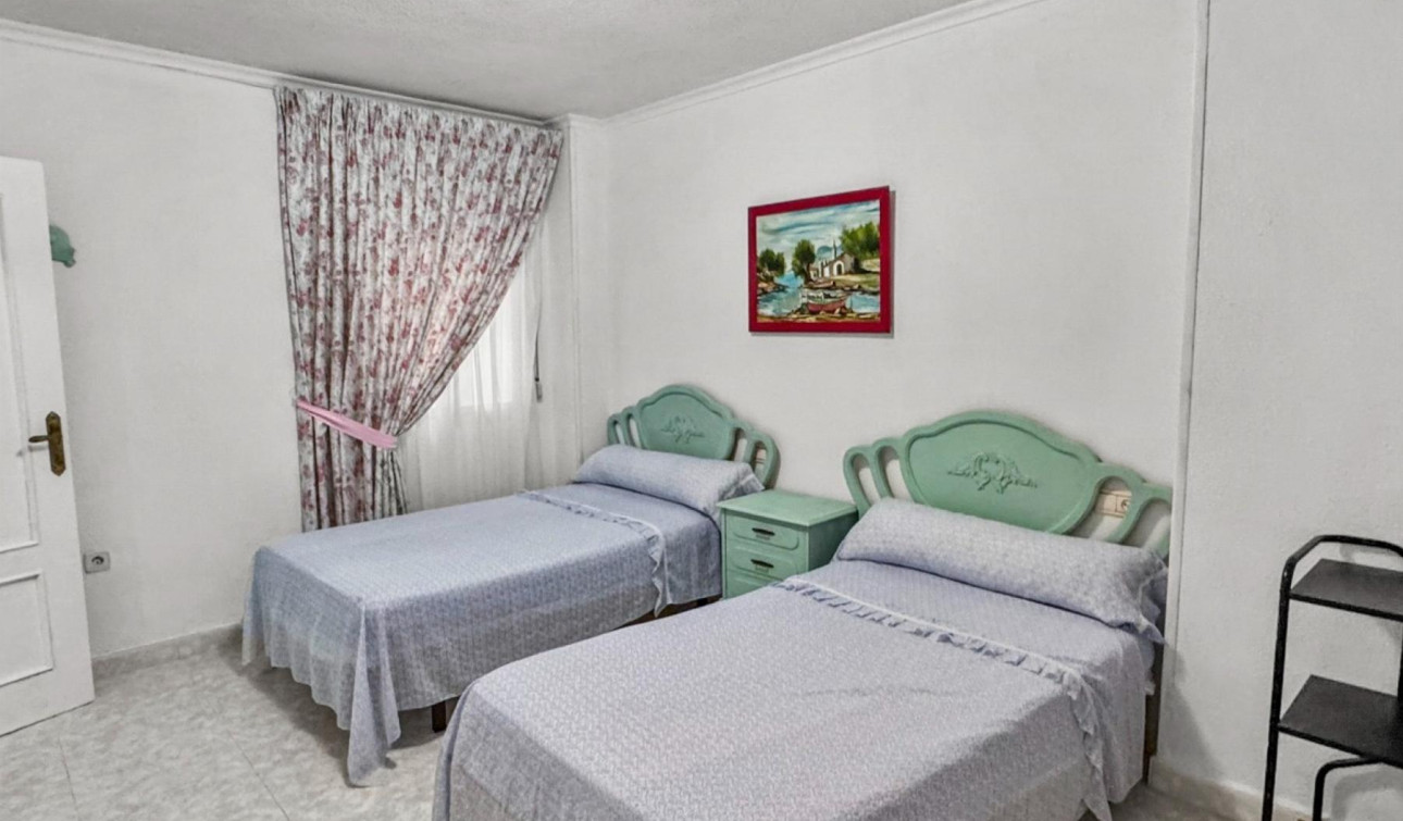 Resale - Apartment / Flat - Torrevieja - Playa de los Locos