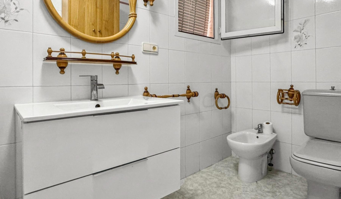 Resale - Apartment / Flat - Torrevieja - Playa de los Locos