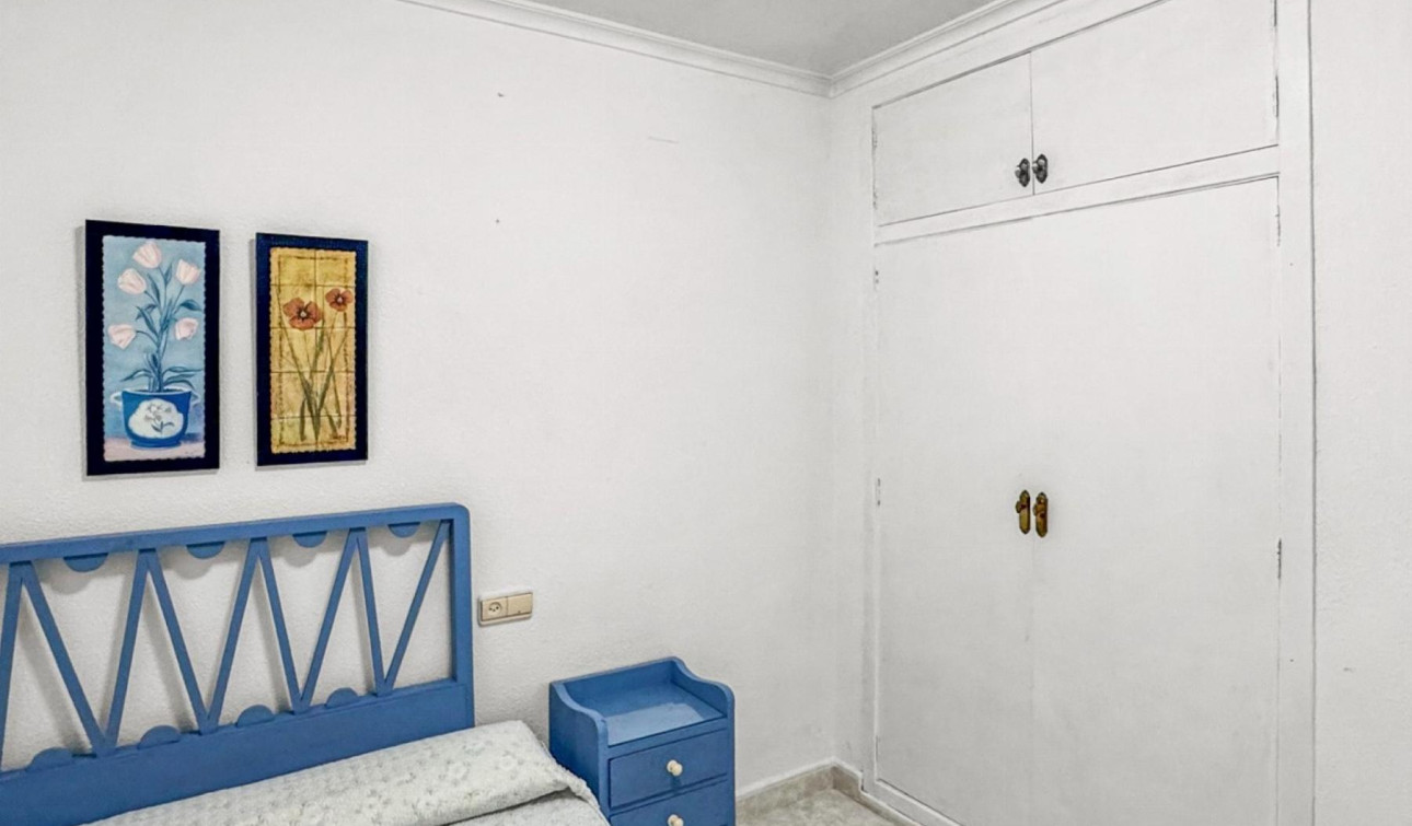 Resale - Apartment / Flat - Torrevieja - Playa de los Locos