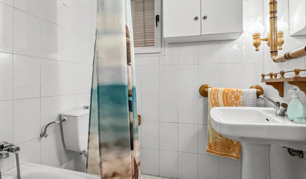 Resale - Apartment / Flat - Torrevieja - Playa de los Locos