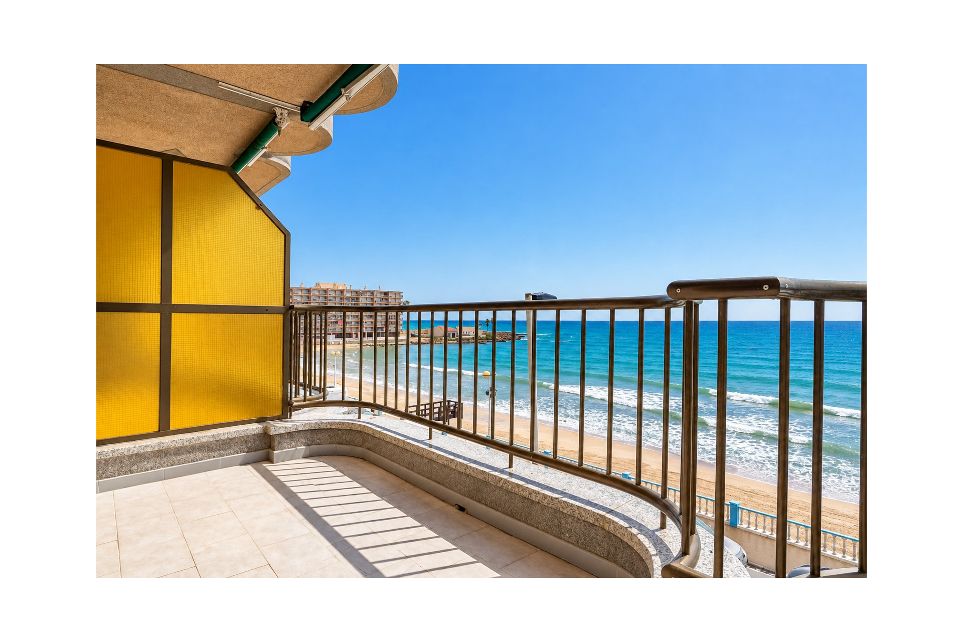 Resale - Apartment / Flat - Torrevieja - Playa de los Locos