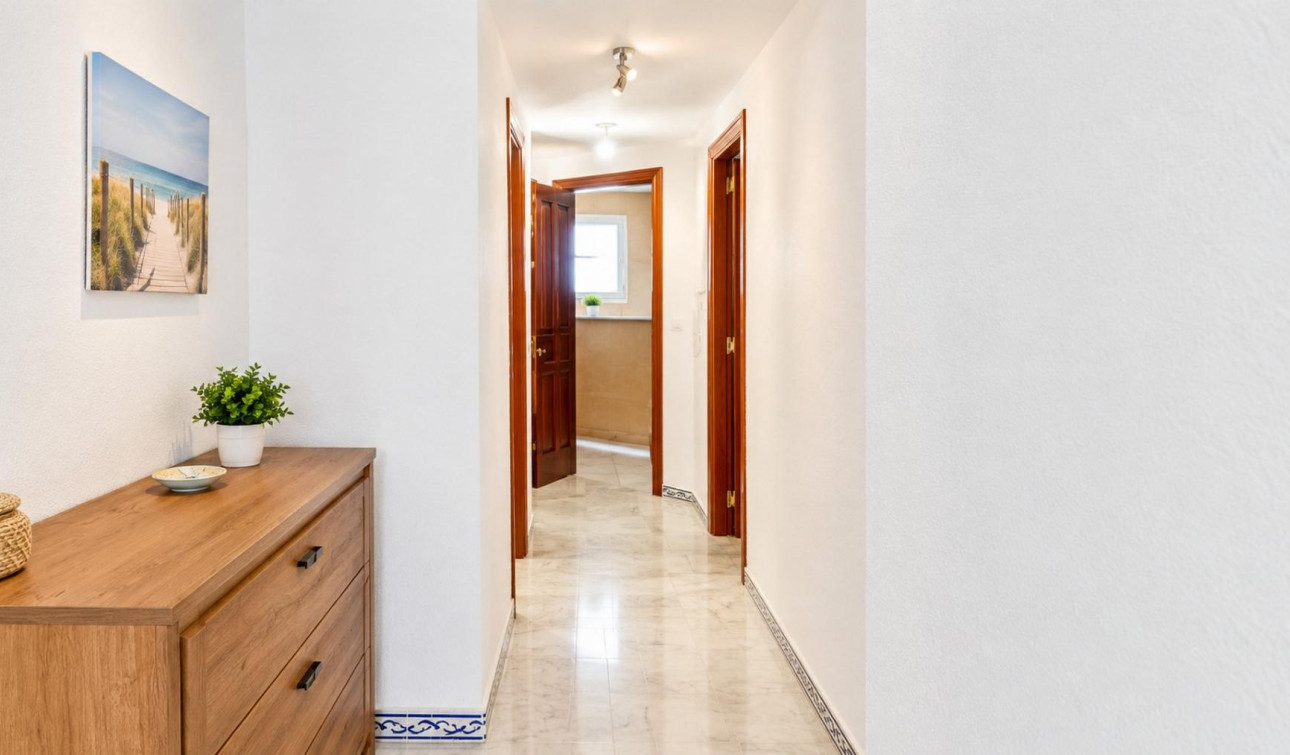 Resale - Apartment / Flat - Torrevieja - Playa de los Locos