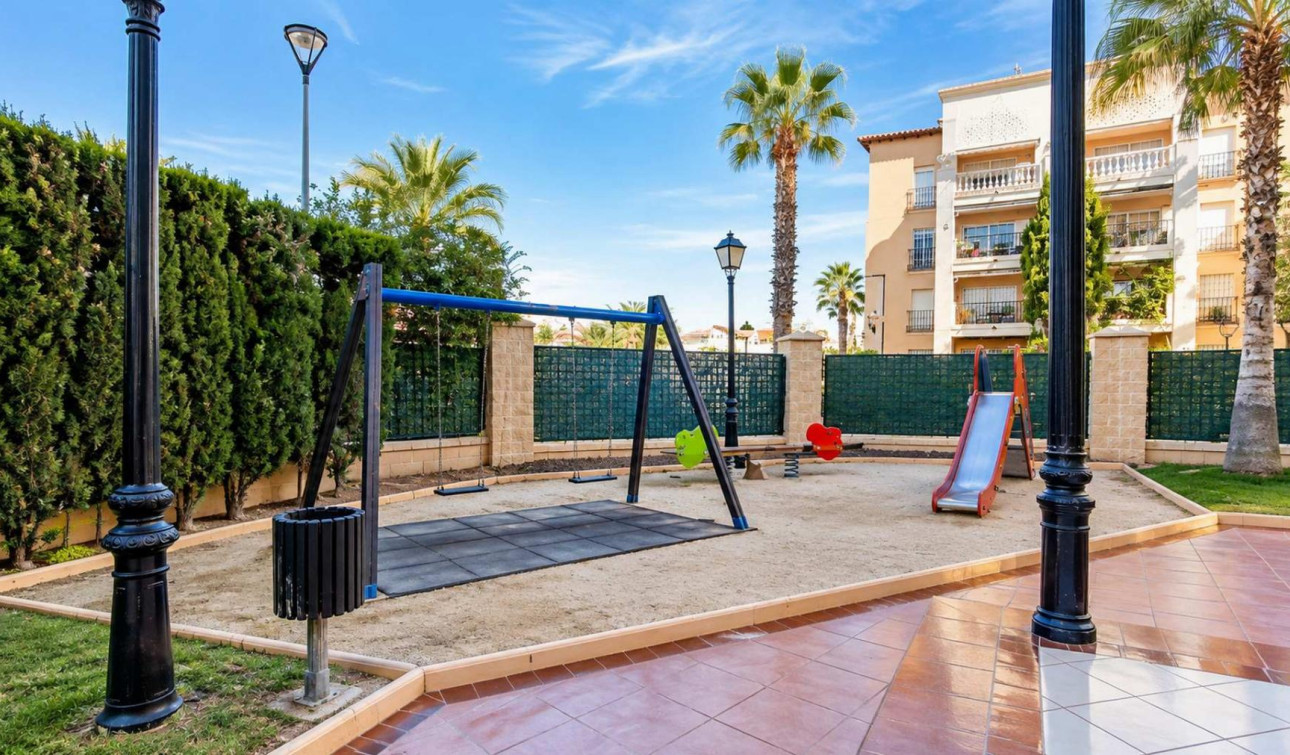 Resale - Apartment / Flat - Torrevieja - Playa de los Locos