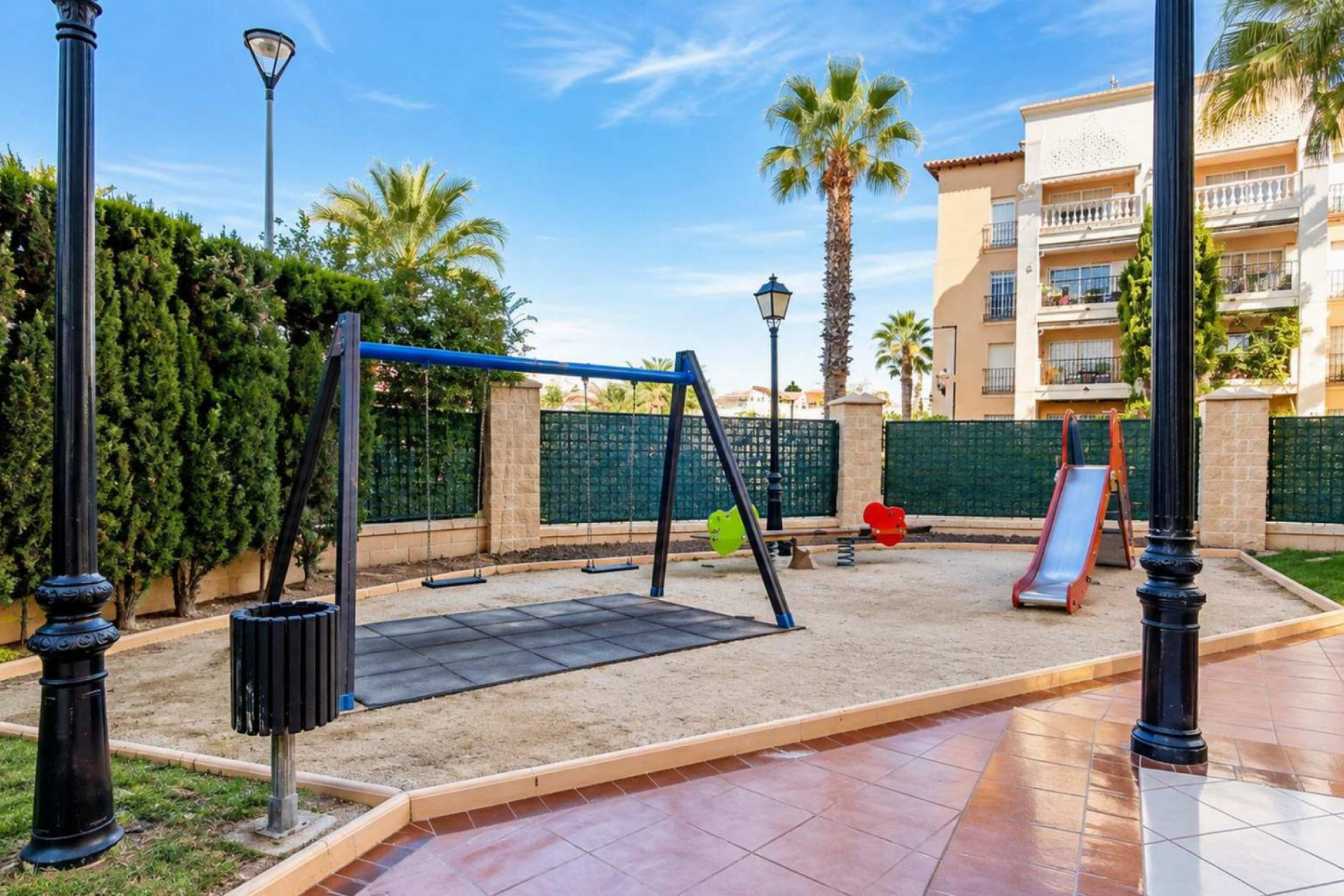 Resale - Apartment / Flat - Torrevieja - Playa de los Locos