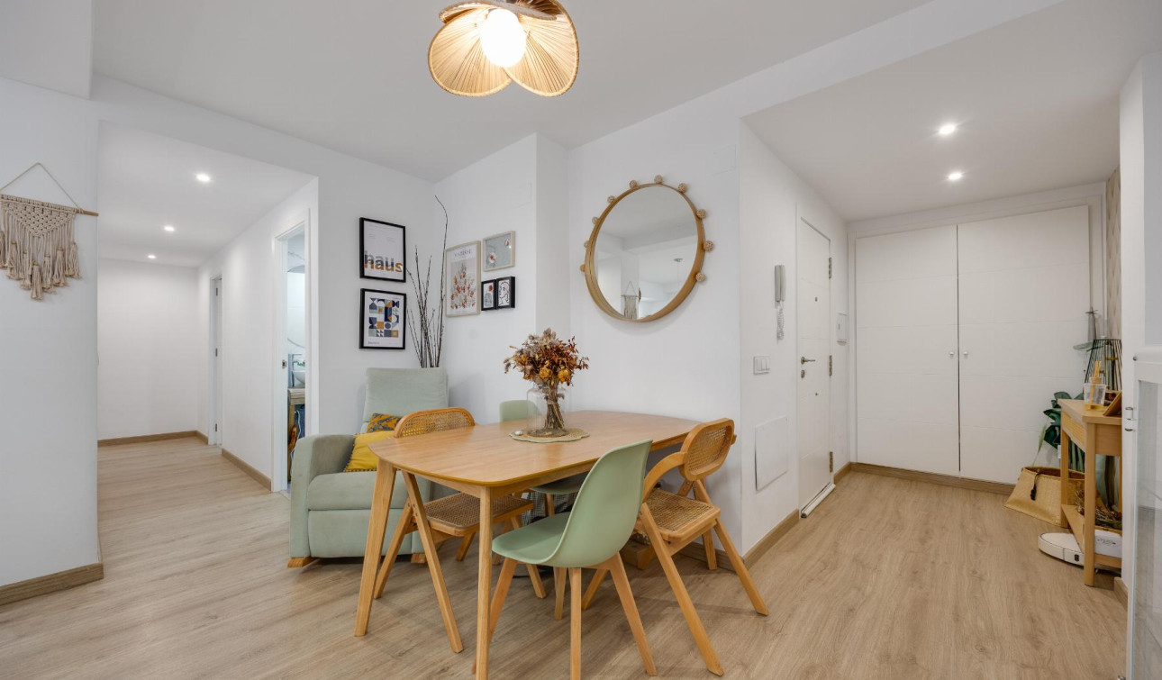 Resale - Apartment / Flat - Torrevieja - playa de los naufragos