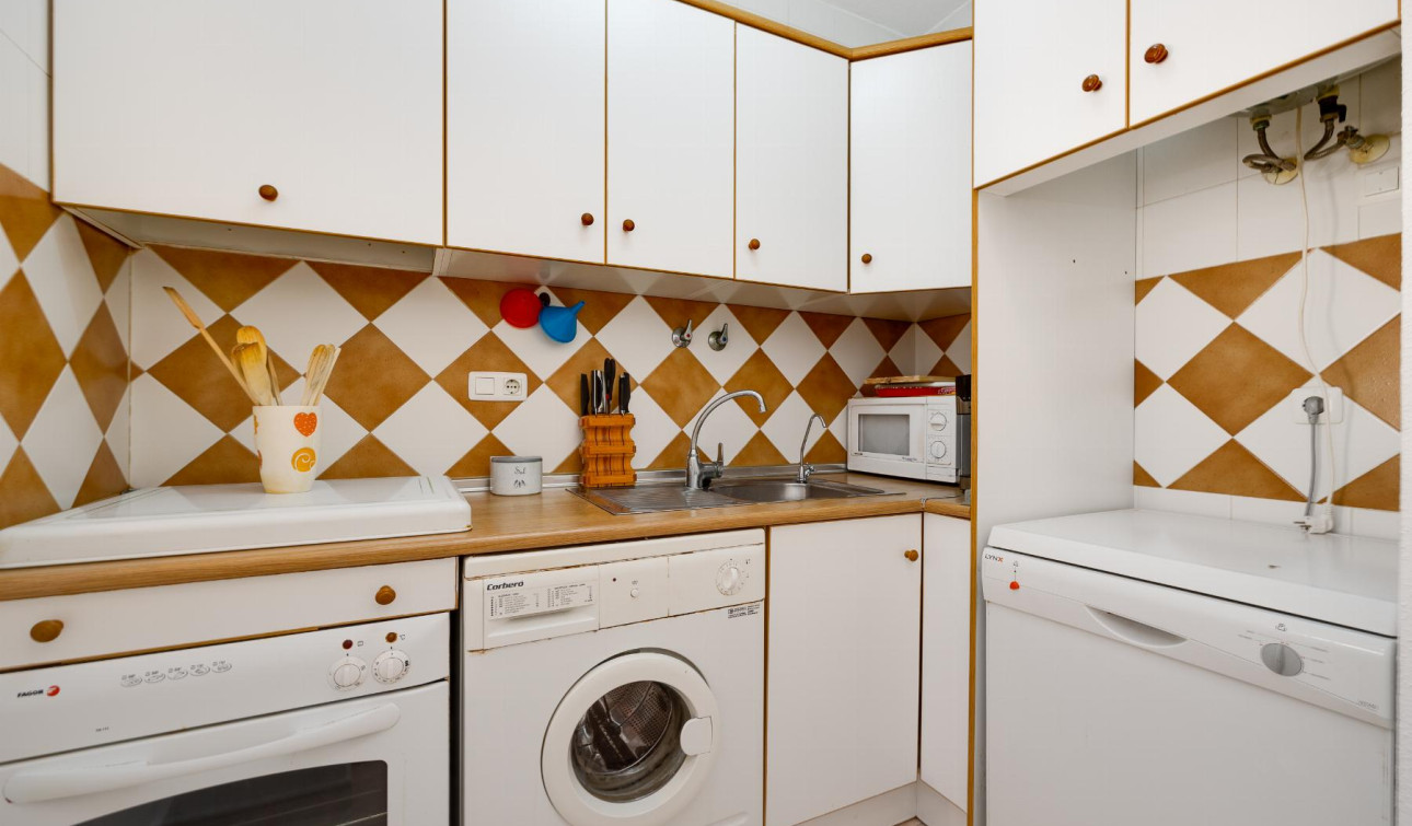 Resale - Apartment / Flat - Torrevieja - playa de los naufragos