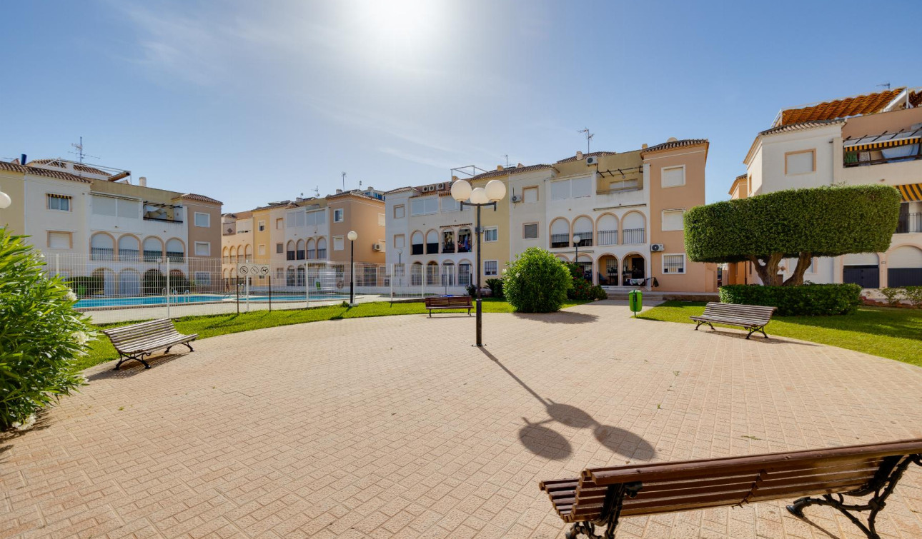 Resale - Apartment / Flat - Torrevieja - playa de los naufragos