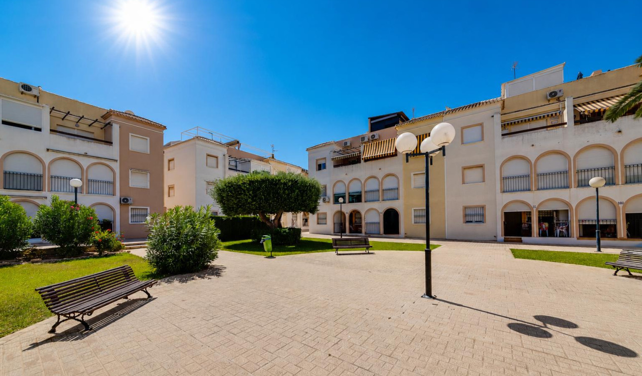 Resale - Apartment / Flat - Torrevieja - playa de los naufragos