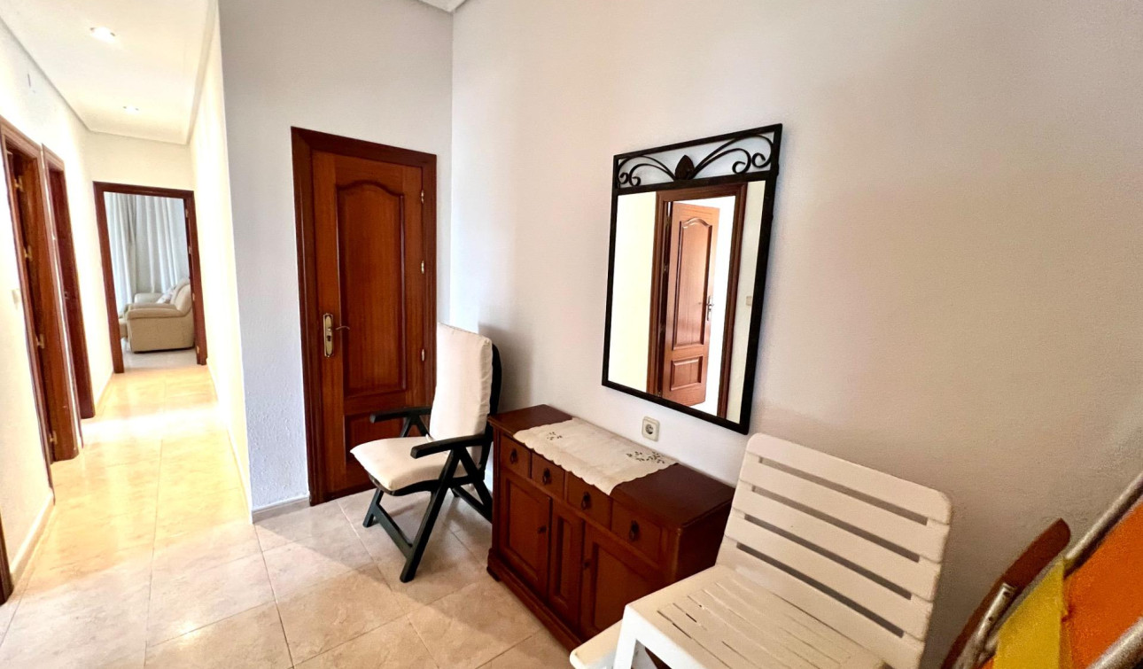 Resale - Apartment / Flat - Torrevieja - Playa de los Naufragos