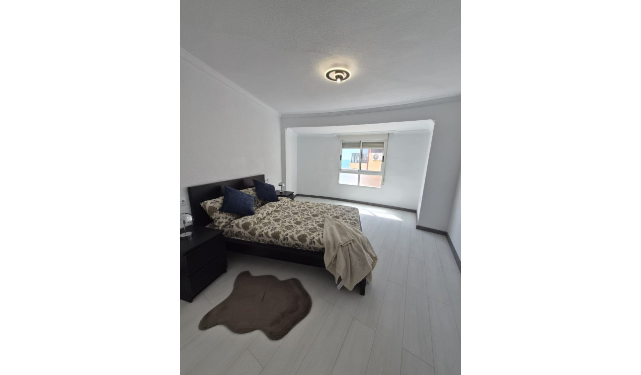 Resale - Apartment / Flat - Torrevieja - Playa del Acequión