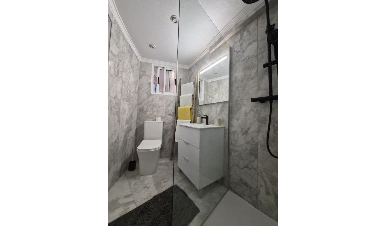 Resale - Apartment / Flat - Torrevieja - Playa del Acequión