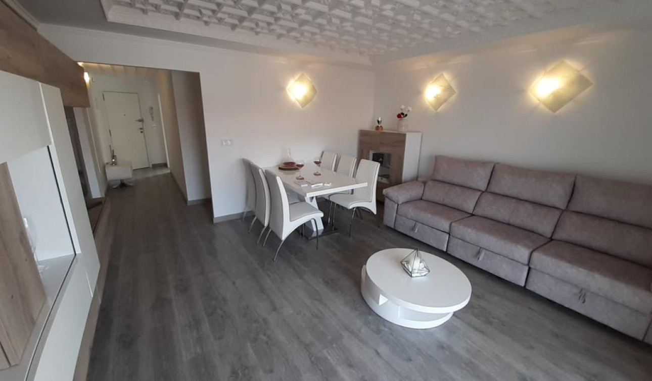 Resale - Apartment / Flat - Torrevieja - Playa del Acequión