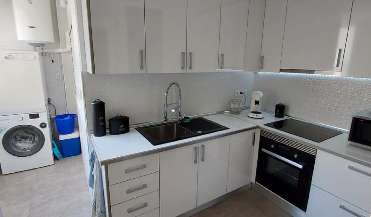 Resale - Apartment / Flat - Torrevieja - Playa del Acequión
