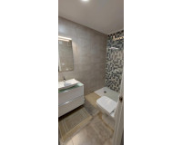 Resale - Apartment / Flat - Torrevieja - Playa del Acequión