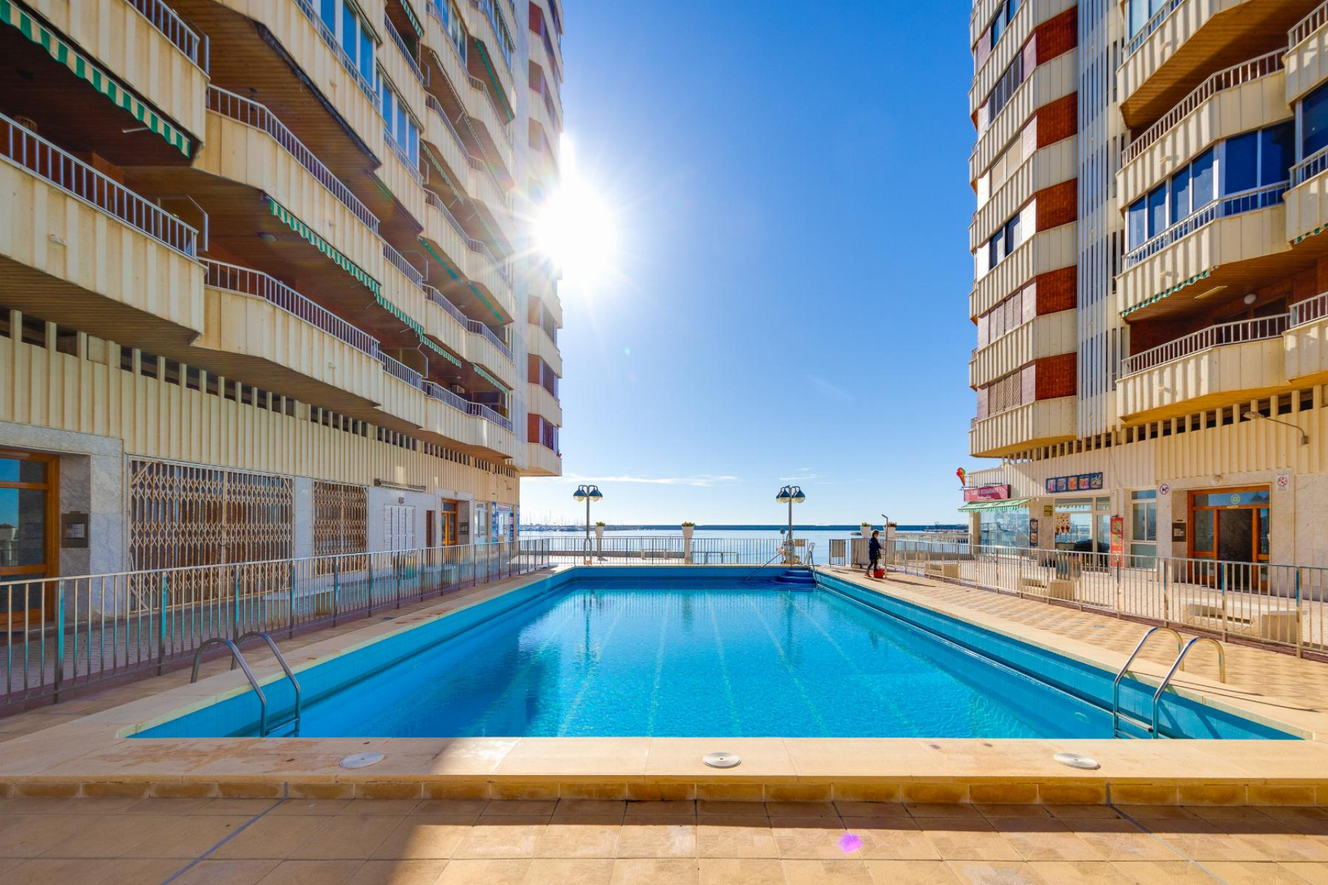 Resale - Apartment / Flat - Torrevieja - Playa del Acequión