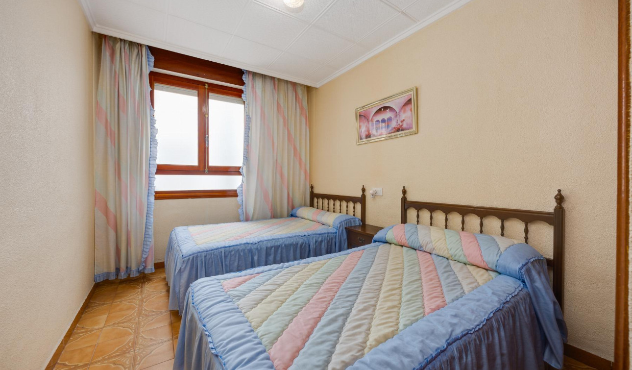 Resale - Apartment / Flat - Torrevieja - Playa del Acequión
