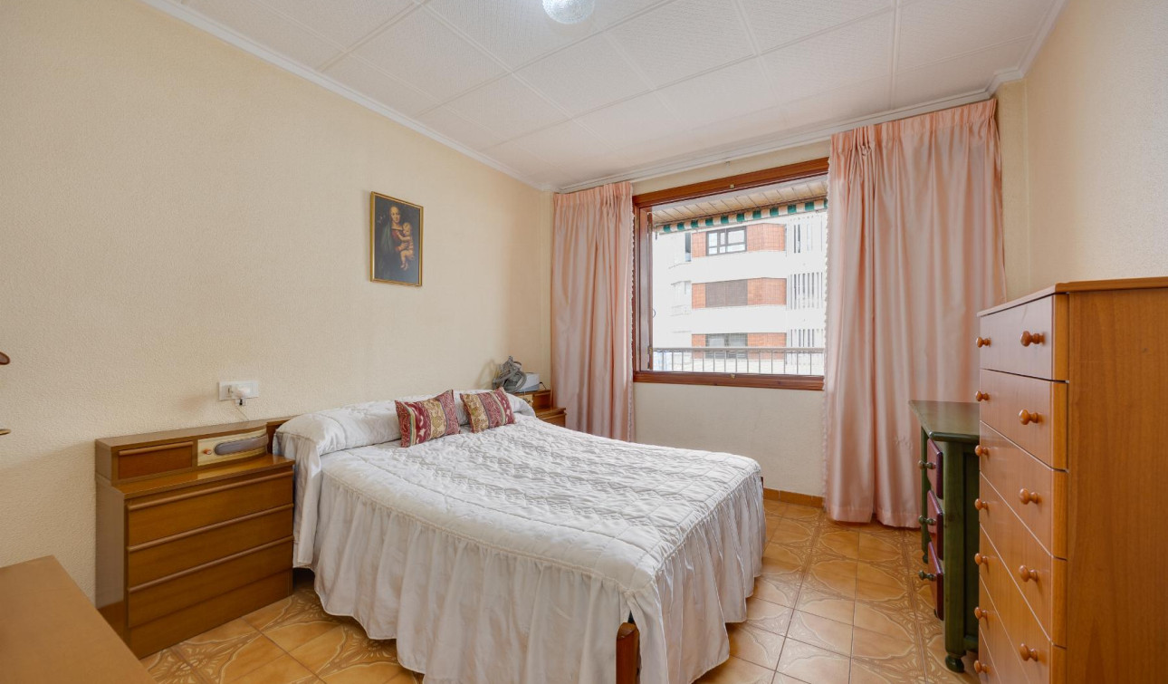 Resale - Apartment / Flat - Torrevieja - Playa del Acequión