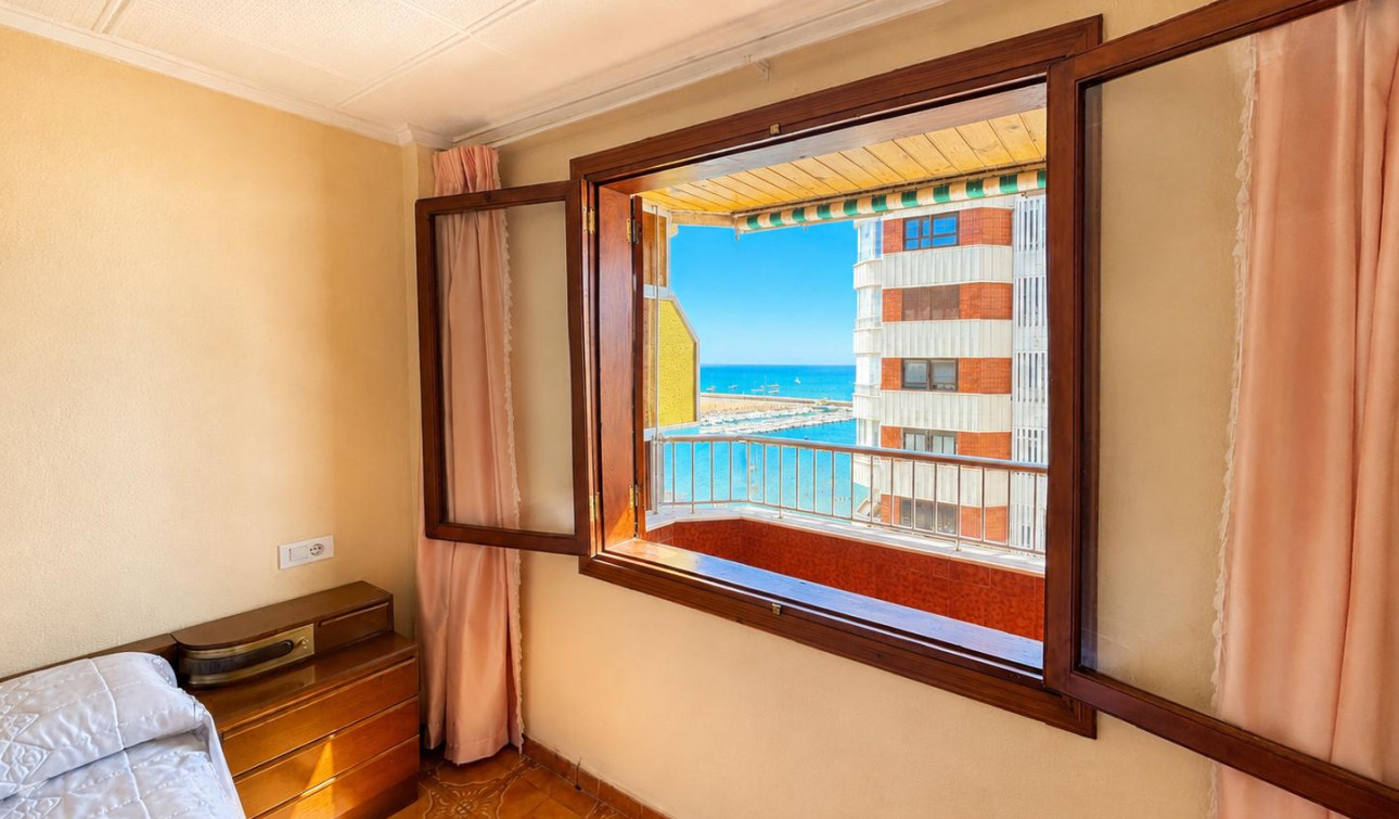 Resale - Apartment / Flat - Torrevieja - Playa del Acequión