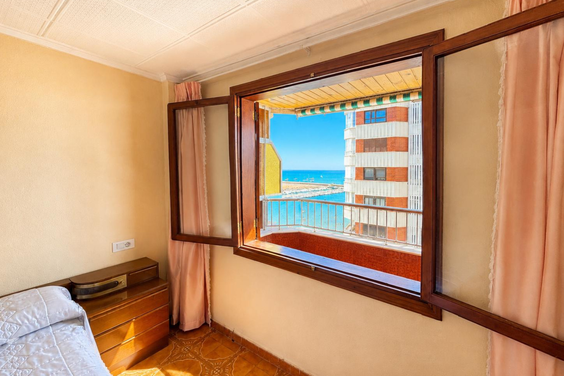 Resale - Apartment / Flat - Torrevieja - Playa del Acequión